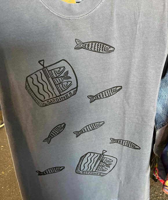 Sardines, linoprint on upcycled tee